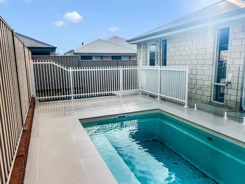 blade pool fencing for residential and commercial projects