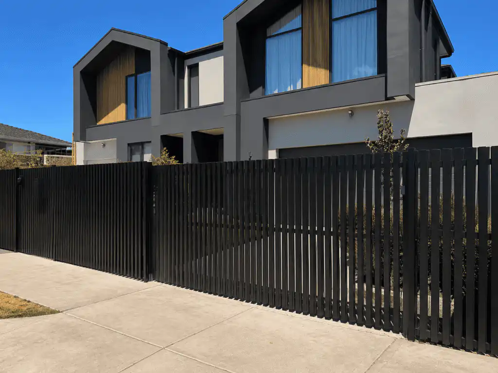 Black blade fence panels for villa courtyard, durable aluminium and privacy design